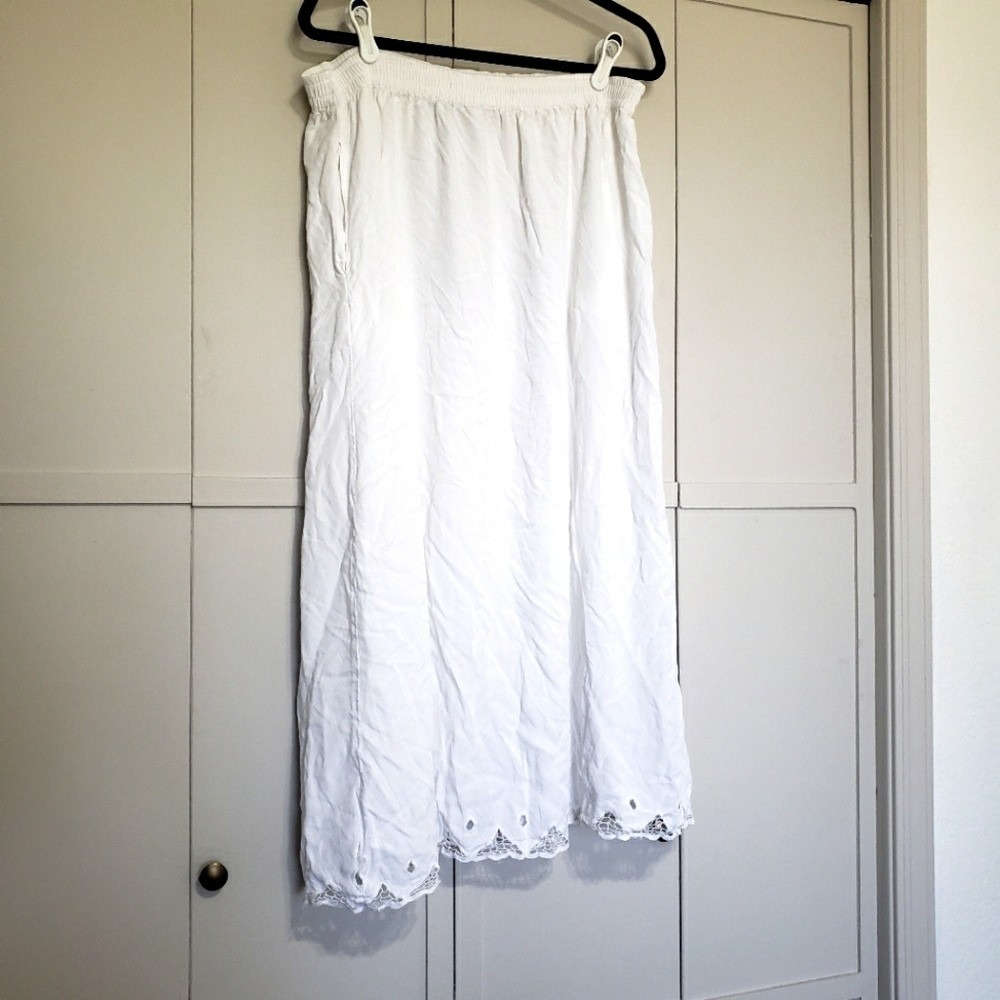 Vintage Dressed In White Maxi Skirt with Lace Trim XL